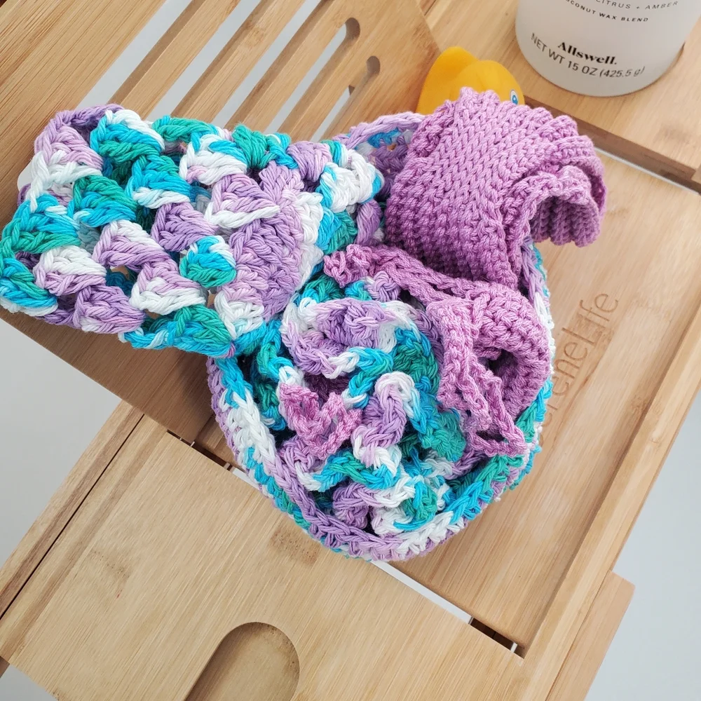 Nwot spa bath set with basket